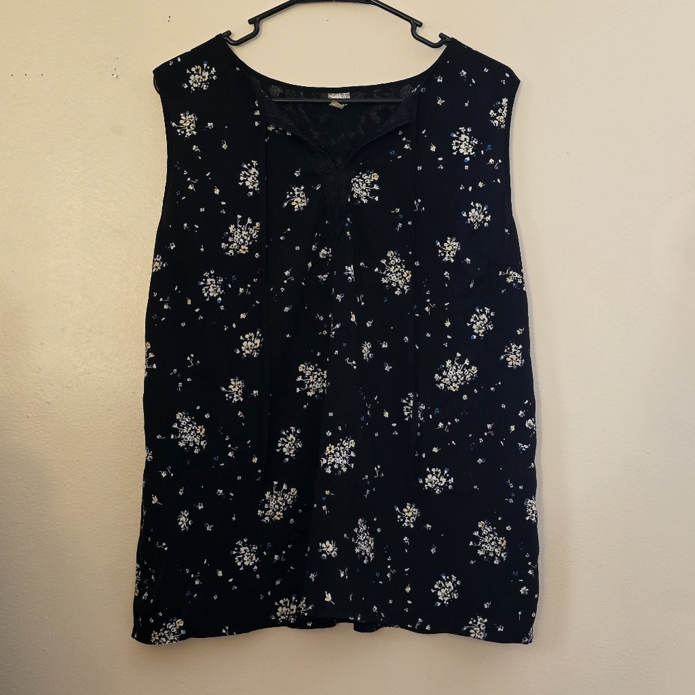 jcpenney Black Floral V-Neck Sleeveless Camisole